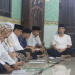 Sekda Kota Cirebon Drs H Asep Dedi MSi khusyuk berdoa bersama dalam acara Cirebon Berdo'a