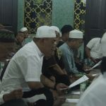 Wakil Walikota Cirebon Drs Nasrudin Azis Khusyuk berdoa dalam acara Cirebon Do'a 