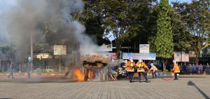 Simulasi Pencegahan Dan Penanggulangan Kebakaran Oleh Kantor Pemadam Kebakaran dan Penanggulangan Bencana Daerah Kota Cirebon. Selasa(17/3/2015)