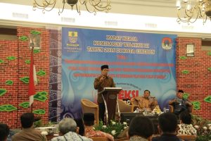Ketua Komisariat Wilayah III Apeksi yang juga Walikota Bandung Ridwan Kamil memaparkan upaya Pemkot bandung menggandeng investor untuk menyiasati keterbatasan dana pemerintah dalam membangun.