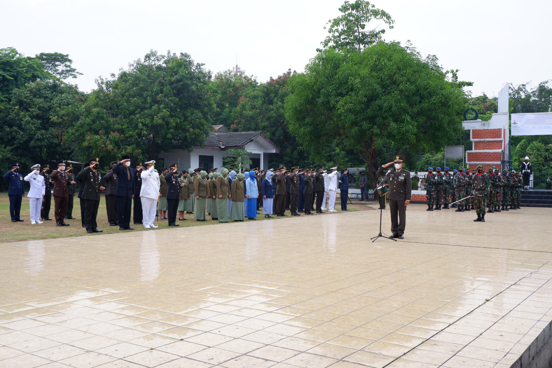 Ziarah dan Tabur Bunga Jelang HUT ke-76 TNI di TMP Kesenden