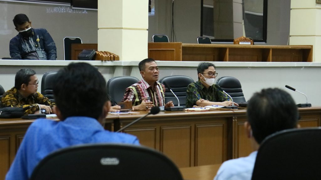 Wali Kota Cirebon Hadiri Rapat Kerja Komisi II DPRD Bahas CORR
