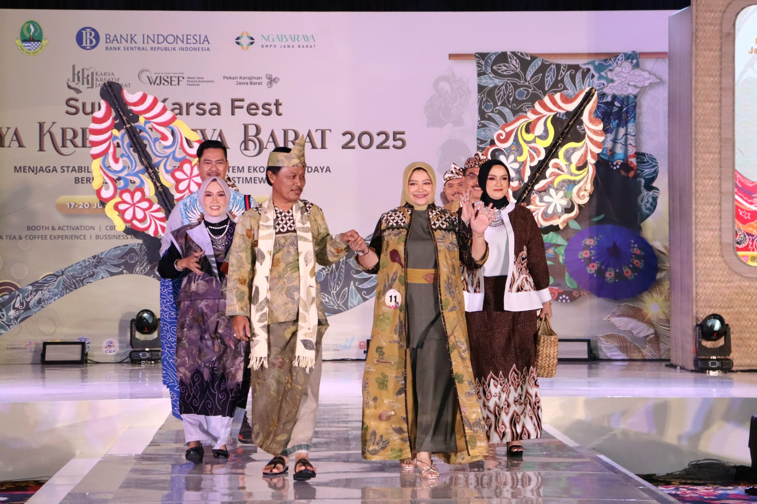 Eco Print Motif Daun Jati Kota Cirebon Memikat Panggung KKJ dan PKJB 2025