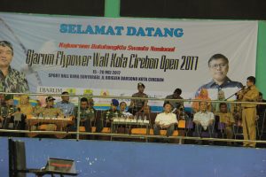 WALI KOTA CIREBON RESMI MEMBUKA KEJUARAN BULUTANGKIS DJARUM FLYPOWER WALI KOTA CIREBON OPEN 2017 (SWASTA NASIONAL)