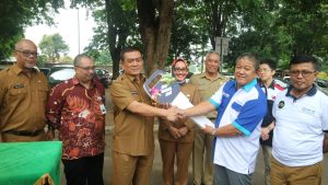Pemda Kota Cirebon Dapat Bantuan Mobil Penarik Sampah
