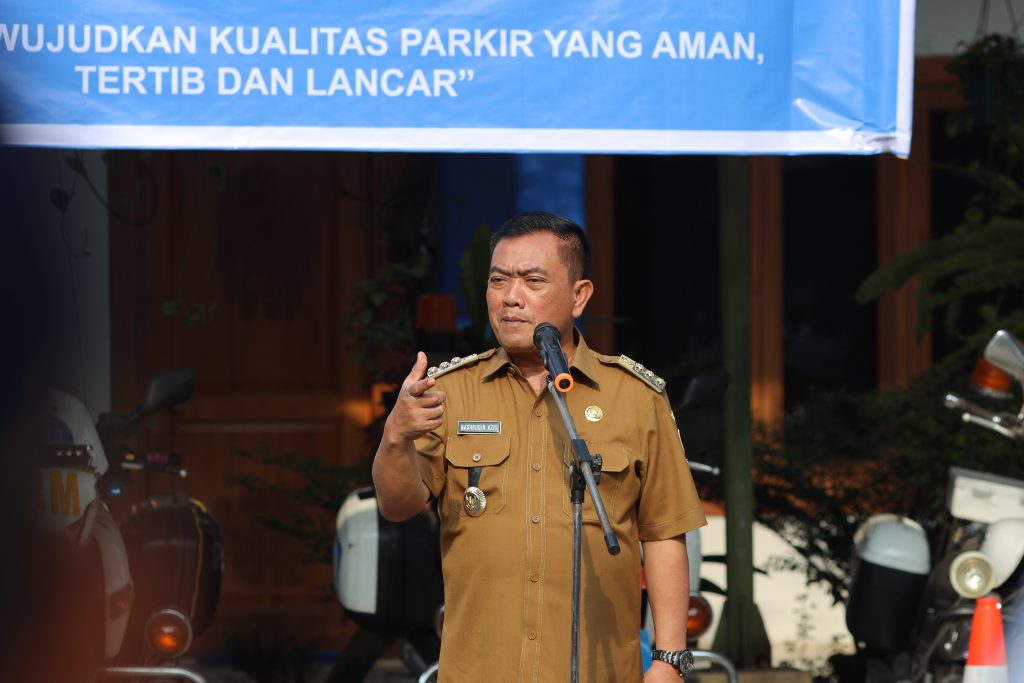 Jurus Pemda Kota Cirebon ke Juru Parkir, Beri Seragam dan Motivasi Jaga Ketertiban