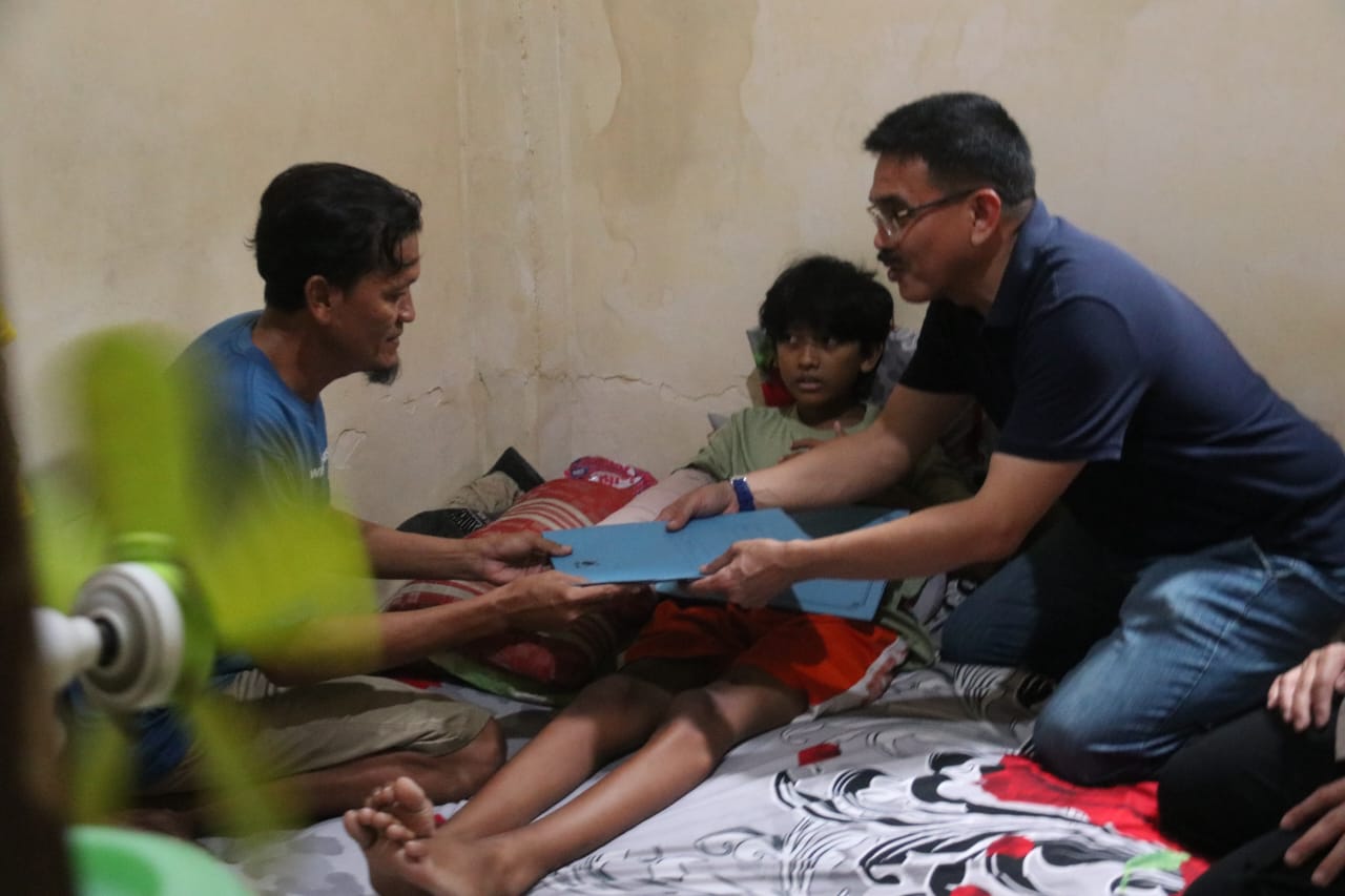 Pj Sekda Kunjungi Korban Gigitan Ular, Berikan Dukungan Moral dan Bantuan