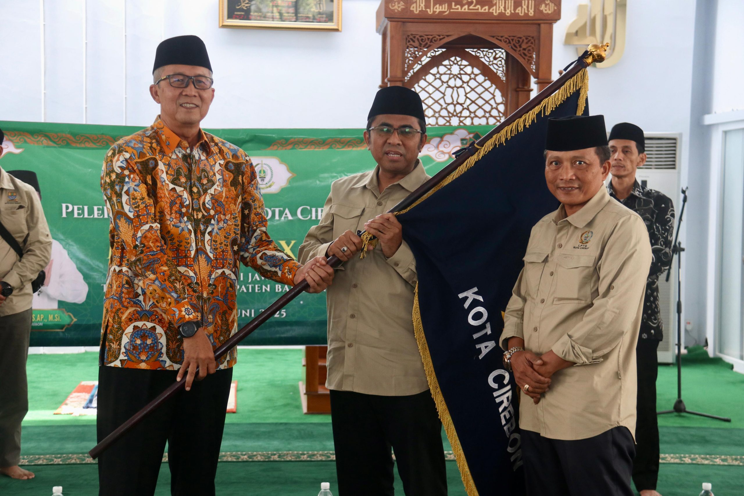 Lepas 55 Kafilah Kota Cirebon Menuju MTQH Jabar, Sekda : Lebih dari Lomba, Ini Jalan Dakwah dan Pembinaan Akhlak