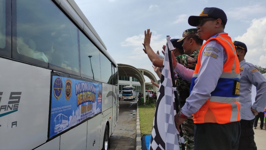 Mudik Gratis Kemenhub, Ratusan Perantau Kembali ke Ibu Kota dari Terminal Harjamukti