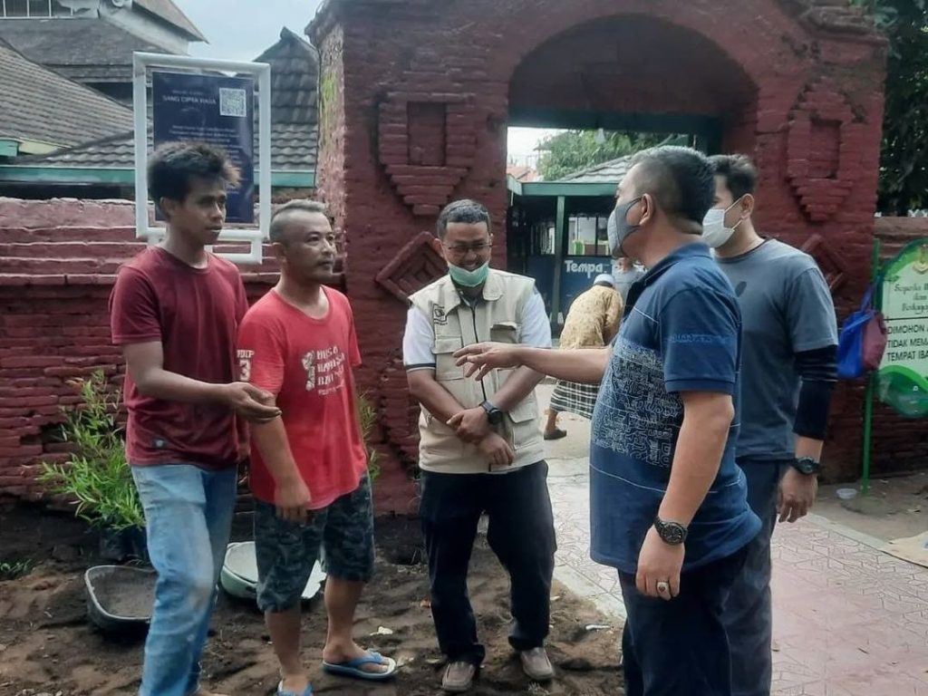 Kerja Bakti di Masjid Agung Sang Cipta Rasa, Wali Kota: Rawat Bersama Peninggalan Leluhur