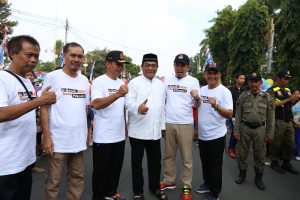 WALI KOTA CIREBON TURUT SERTA MENGIKUTI GERAK JALAN SADAR PEMILU TAHUN 2018
