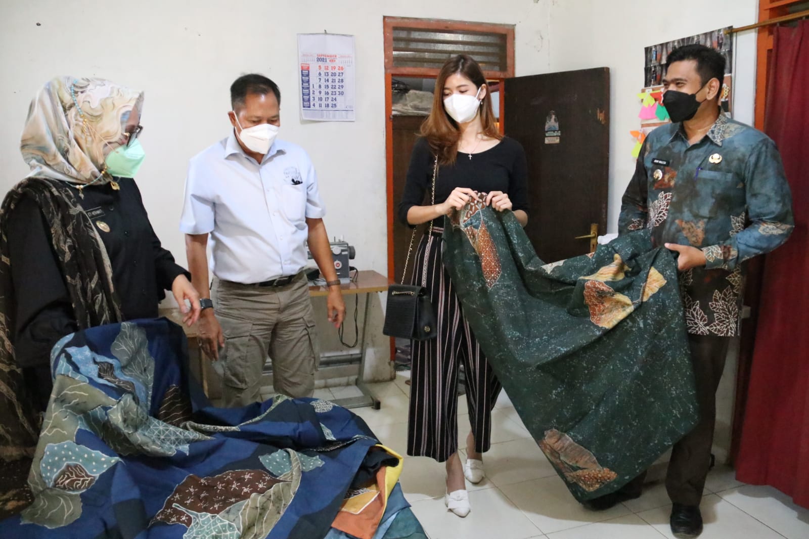 Program Smiling Berbagi Disparbud Jabar untuk Warga Kriyan