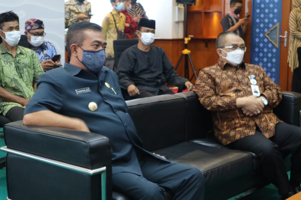 Raih Penghargaan Apresiasi Saran Terbaik, Wali Kota: Bansos Kota Cirebon Tepat Sasaran