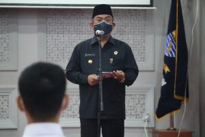 Serahkan SK CPNS, Wali Kota Cirebon: Berikan yang Terbaik untuk Negara