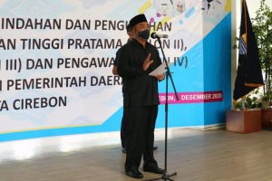 Lantik dan Kukuhkan 50 Pejabat, Wali Kota Cirebon Minta ASN Tingkatkan Pemahaman Teknologi Digital
