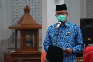 Ratusan ASN Kota Cirebon Terima Tanda Kehormatan Satyalancana