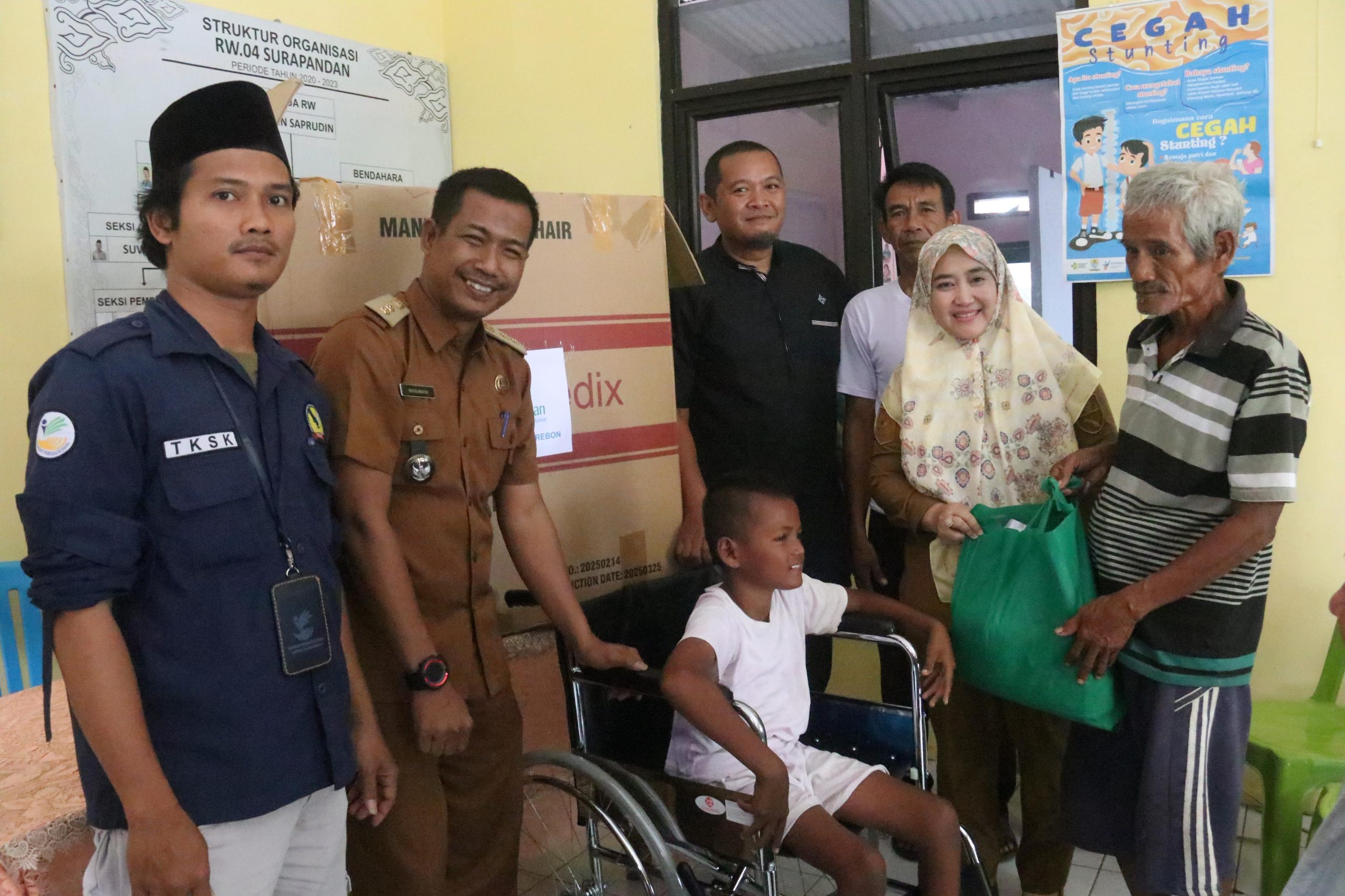 Respons Cepat, Pemkot Salurkan Bantuan Kursi Roda dan Sembako untuk Warga Prasejahtera