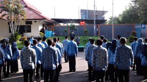 HUT OTONOMI DAERAH KE-21 WALI KOTA CIREBON PIMPIN APEL BERSAMA SKPD