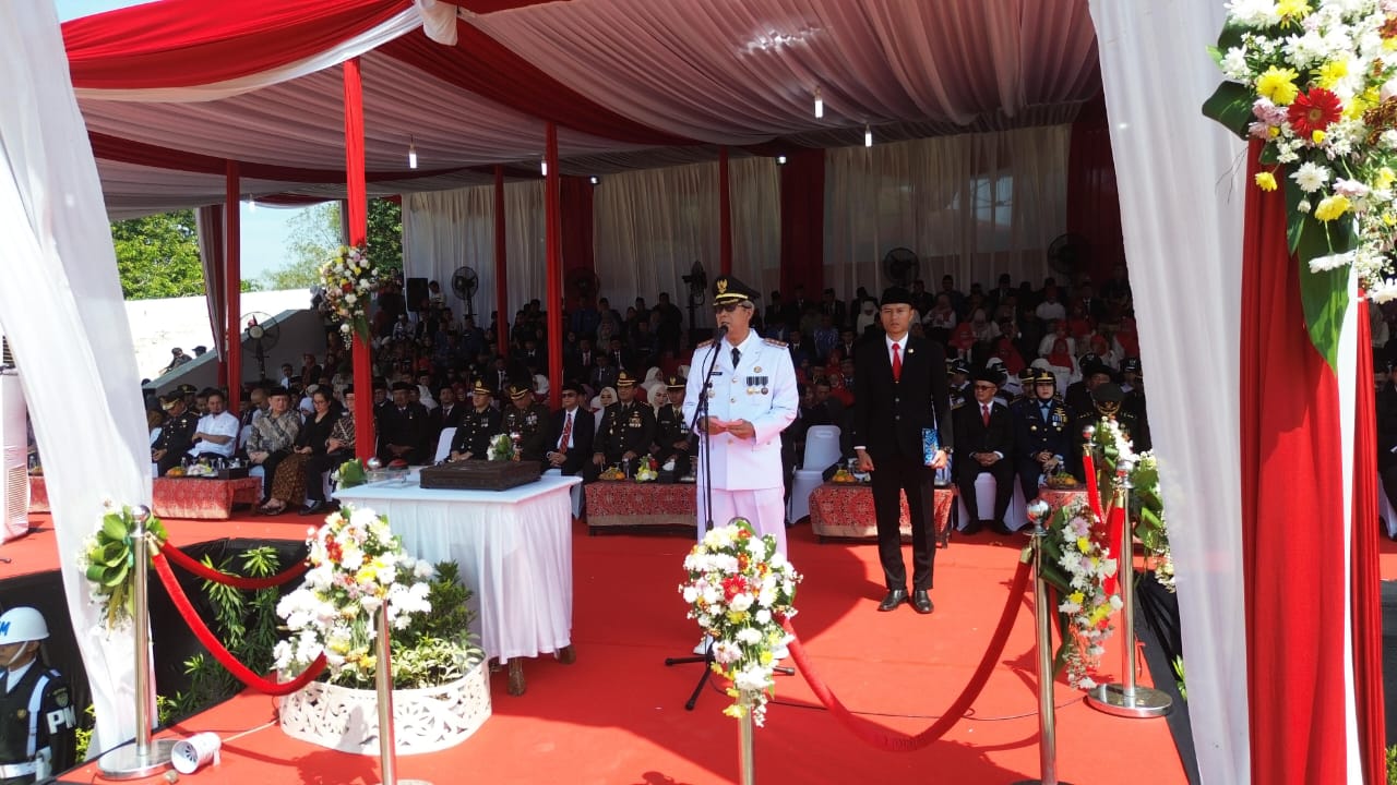 Pj Wali Kota Cirebon Pimpin Upacara HUT ke-79 Kemerdekaan RI, Tegaskan Komitmen Terhadap Transformasi dan Pembangunan Kota