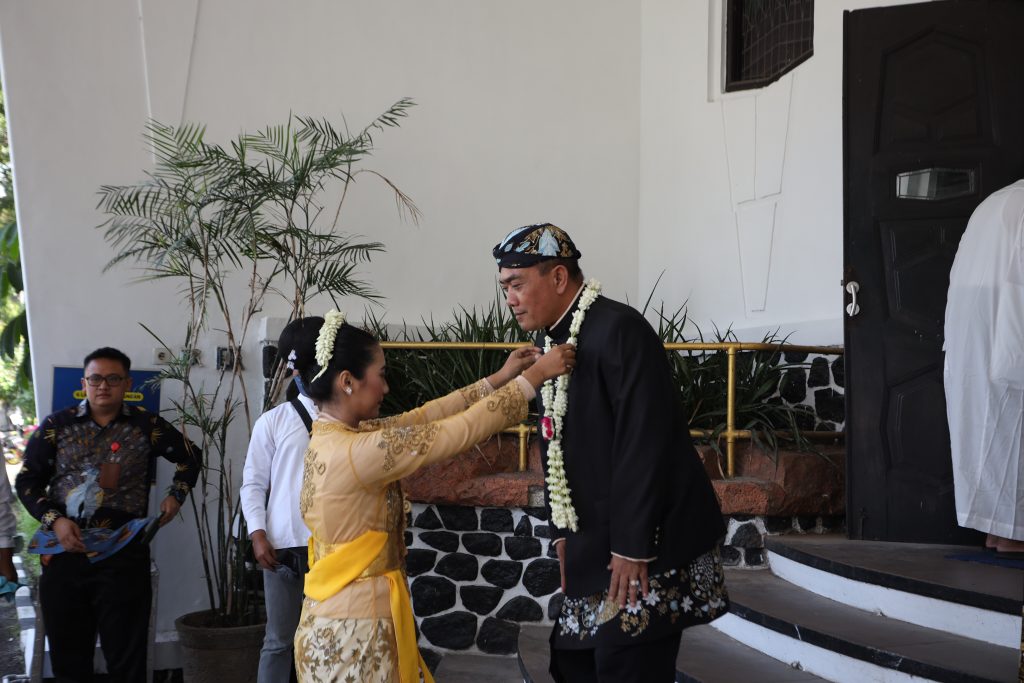 Kirab Ziarah, Jalan Kaki dari Balai Kota Cirebon ke Gunung Jati