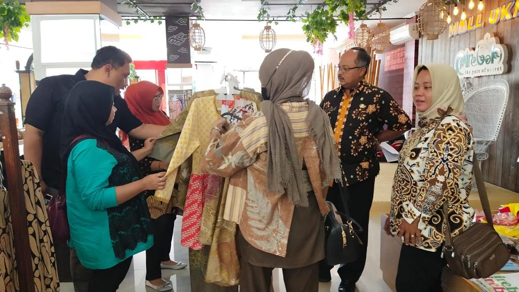 Diserbu Pengunjung, Keberadaan Mall UKM di Kota Cirebon Diapresiasi