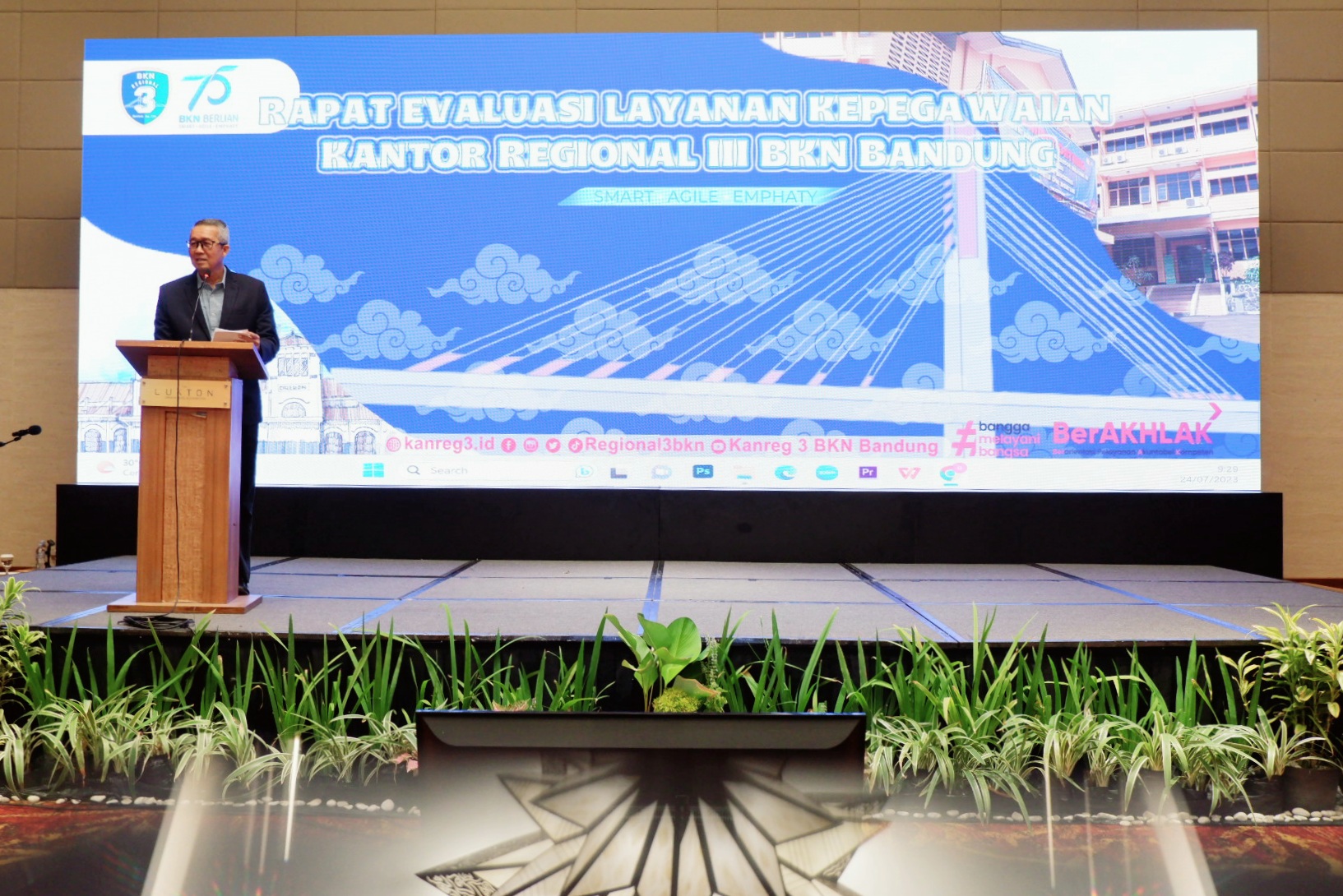 Melalui Rapat Evaluasi, Sekda Berharap Peningkatan Pelayanan Kepegawaian