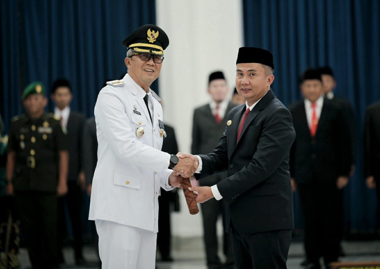 Pj Gubernur Jawa Barat Lantik Agus Mulyadi Menjadi Pj Wali Kota Cirebon