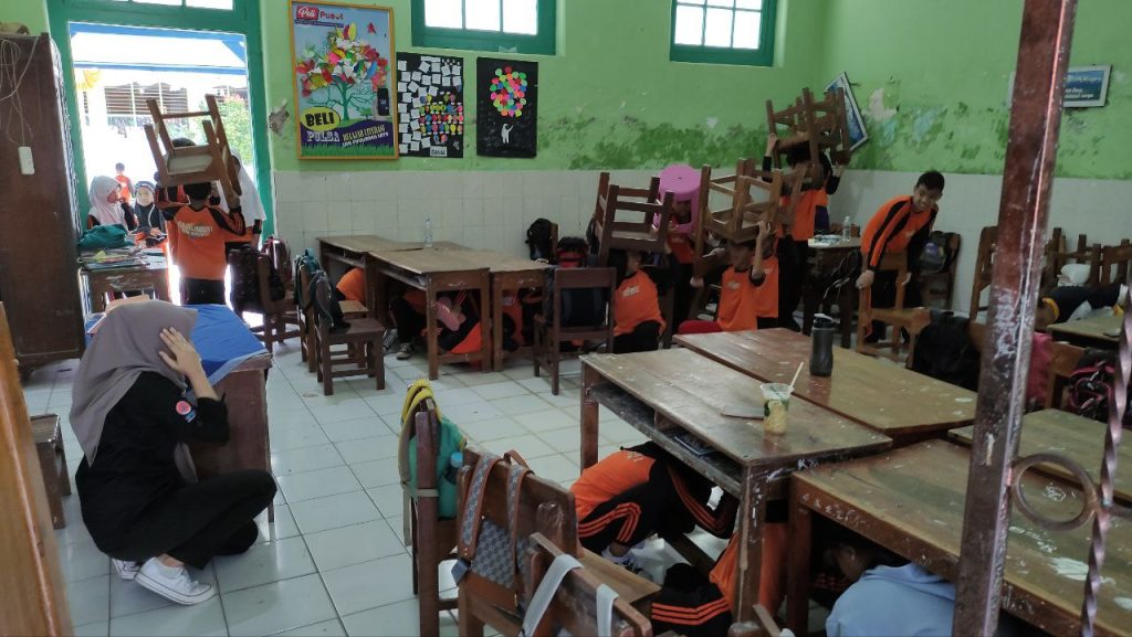 Simulasi Penyelamatan saat Gempa Bumi, BPBD Kota Cirebon Tanamkan Kesiapsiagaan Sejak Dini