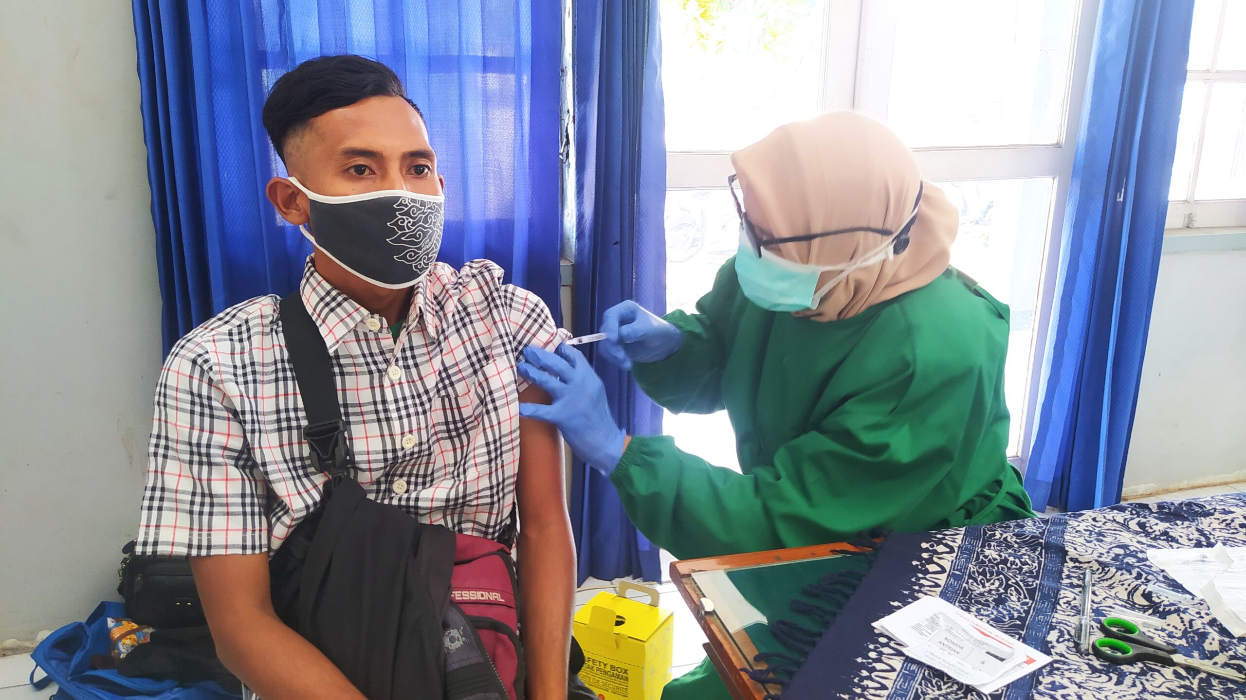 Percepatan Vaksinasi Covid-19 Sasar Usia di Atas 50 Tahun, Usia 18+ Bisa Divaksin Jika Bawa Lansia