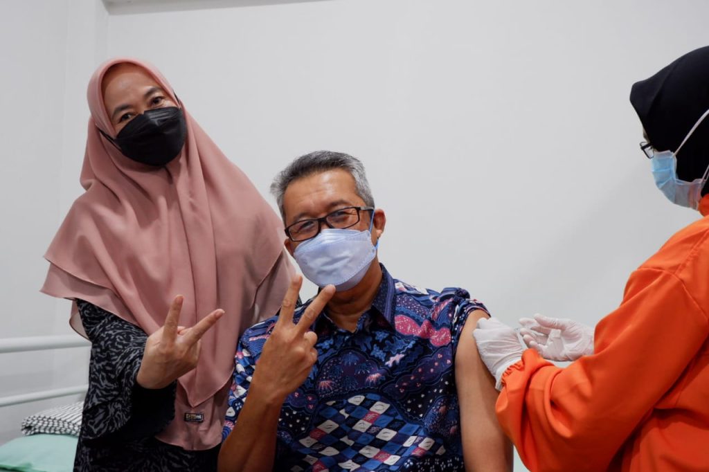 Sekda Kota Cirebon Minta Masyarakat Dukung Program Vaksinasi