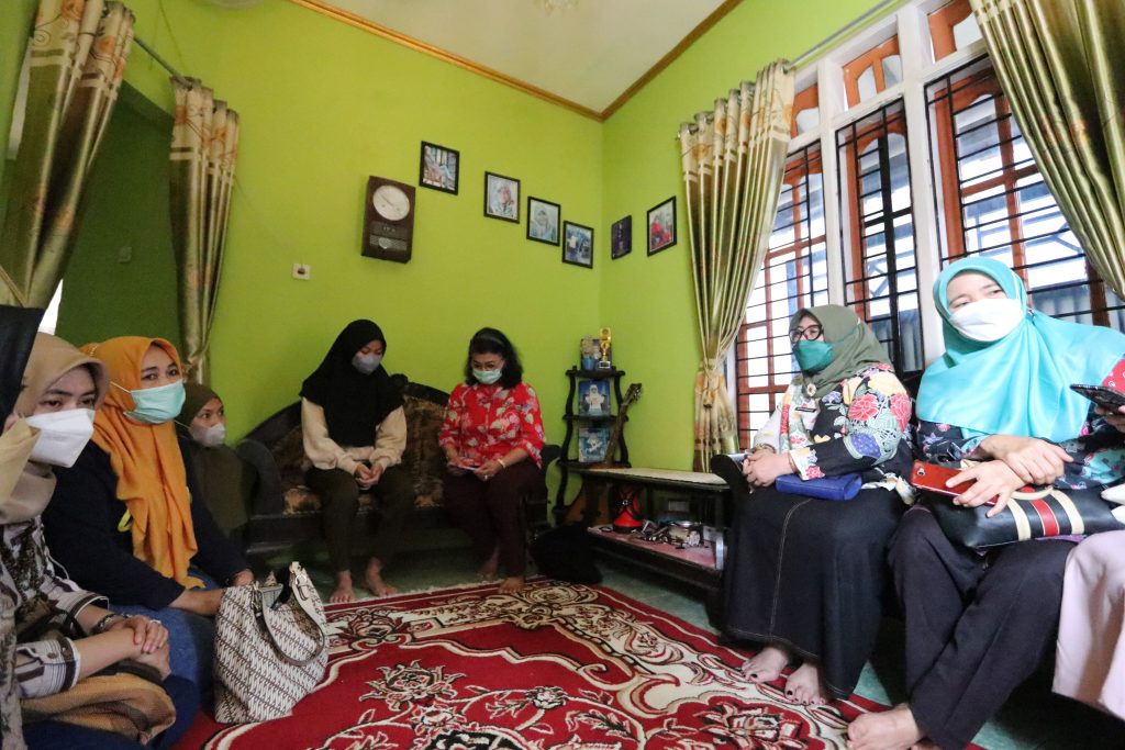 Pemda Kota Cirebon Fasilitasi Bantuan Bagi Anak Terdampak Covid-19
