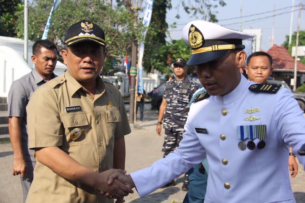 WALI KOTA TERIMA PENGHORMATAN TERHADAP GUGURNYA PUTRA KUSUMA BANGSA DALAM GIAT TERJUN PAYUNG FREE FALL TNI AL