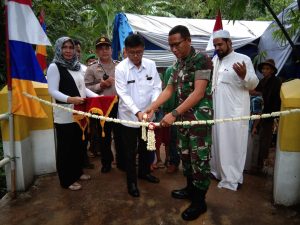 Permudah Transportasi ,TNI dan Masyarakat Bangun Jalan Serta Jembatan
