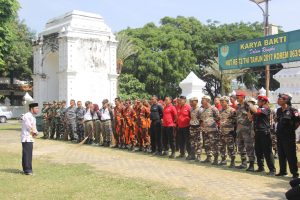 SEPEKAN JELANG FKN, PEMDA KOTA CIREBON BERSAMA WARGA MASYARAKAT BEBERSIH LINGKUNGAN