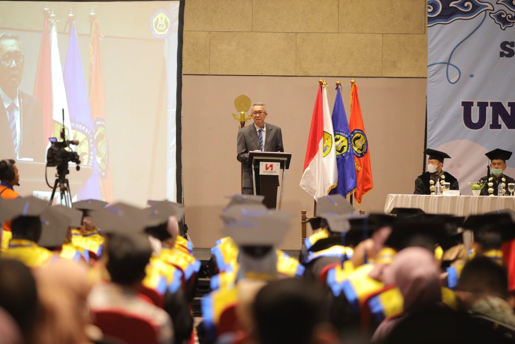 Hadiri Wisuda Universitas YPIB, Sekda Minta Tidak Cepat Berpuas Diri