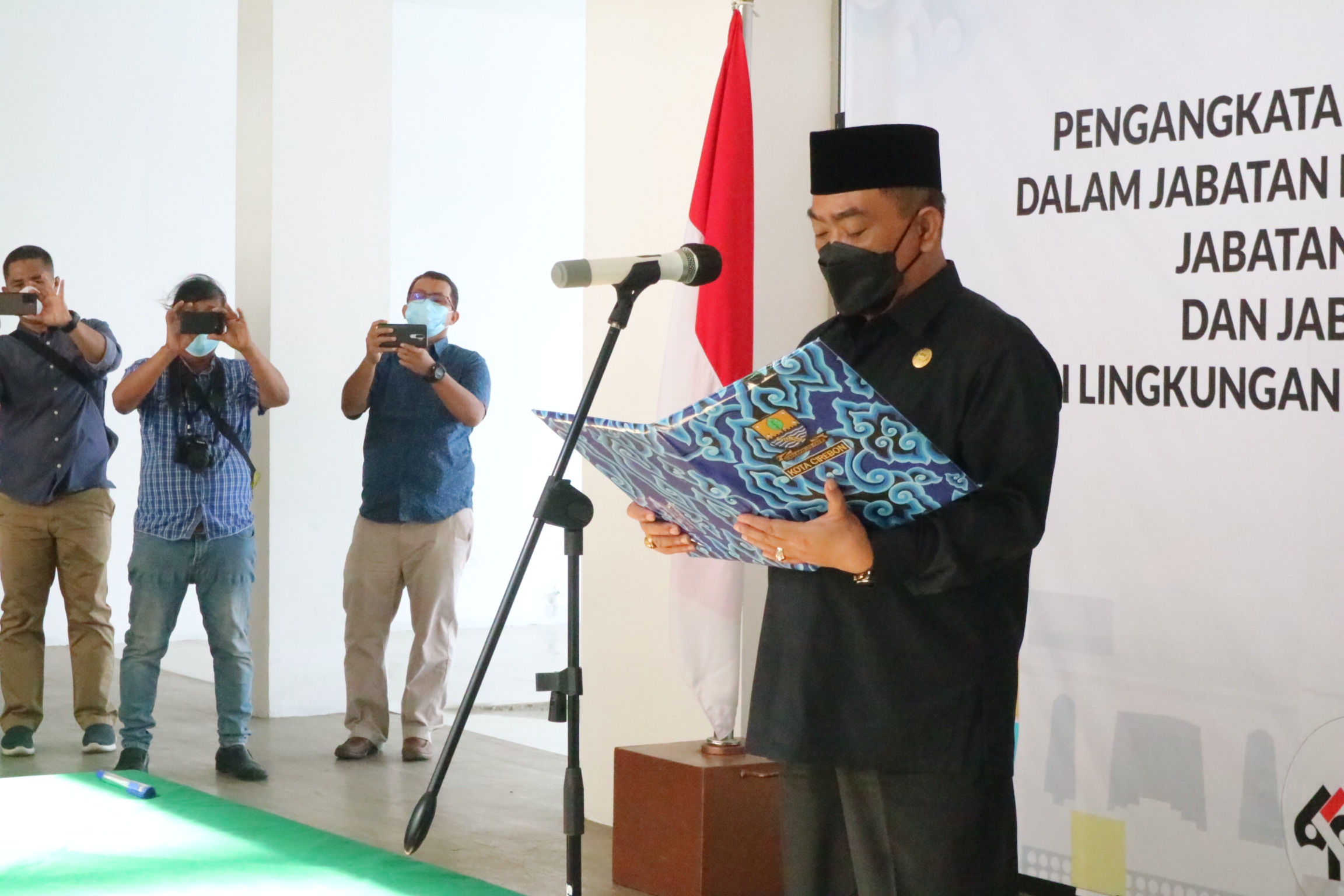 Penyesuaian SOTK, Wali Kota Cirebon Lantik 662 Pejabat