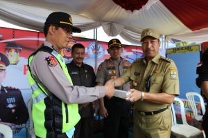 Tinjau Pos Pam Operasi Ketupat Lodaya, Pj Wali Kota Cirebon Apresiasi Kesiapan Jajaran Kepolisian