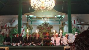 PEMBACAAN BABAD CIREBON DALAM RANGKAIAN HARI JADI CIREBON KE-648