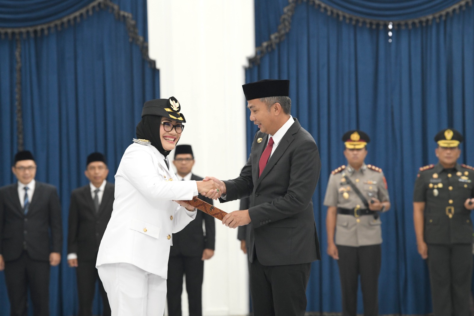 Dilantik Jadi Wali Kota Cirebon, Eti Herawati Maksimalkan Jabatan di Waktu Tersisa