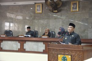 WALI KOTA MINTA PENJAGAAN SATPOL PP DALAM SETIAP RAPAT PARIPURNA