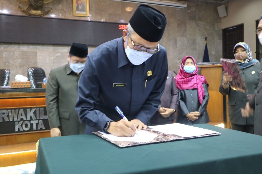 Wali Kota dan DPRD Kota Cirebon Setujui RAPBD 2022