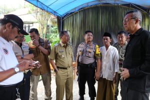 Gunakan Tinta Kunyit, Warga Argasunya Kota Cirebon Tetap Bisa Nyoblos