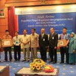 SERAH TERIMA PENGALIHAN FUNGSI PENGATURAN DAN PENGAWASAN PERBANKAN DARI BANK INDONESIA KEPADA OJK