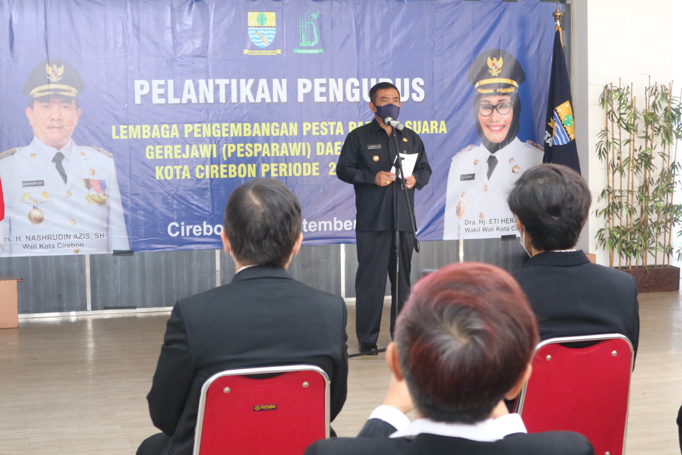 Lantik Pengurus LPPD, Wali Kota: Kemajemukan Menjadi Kekuatan Kota Cirebon