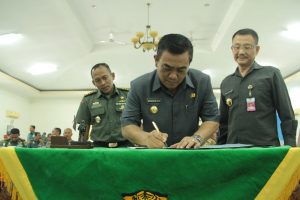 PENYAMBUTAN DAN PENANDATANGANAN MoU ROMBONGAN KULIAH KERJA DALAM NEGERI (KKDN) UNIVERSITAS PERTAHANAN OLEH WALIKOTA CIREBON