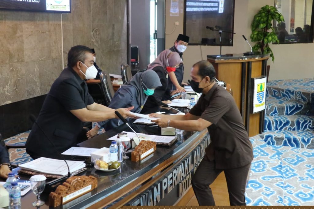 Paripurna Pandangan Umum Fraksi DPRD, Walikota : Dasar Perubahan RPJMD Adalah Bencana Non Alam Covid-19