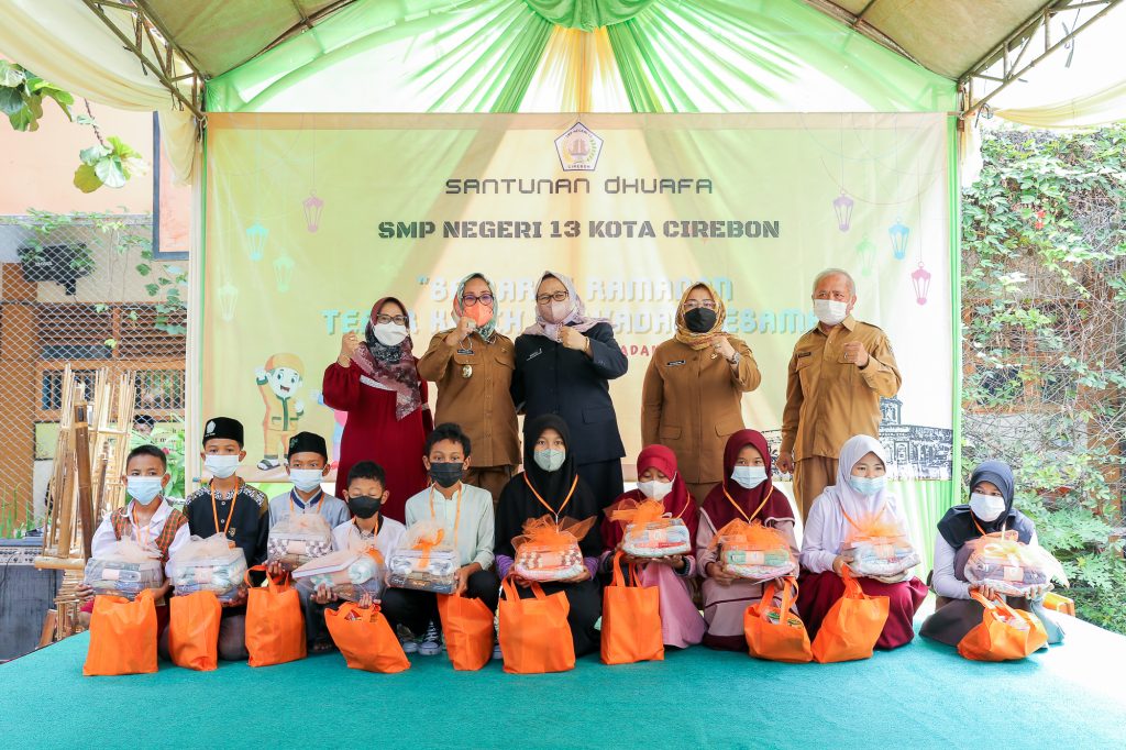 Berikan Santunan Duafa, Perkuat Pendidikan Karakter untuk Pelajar