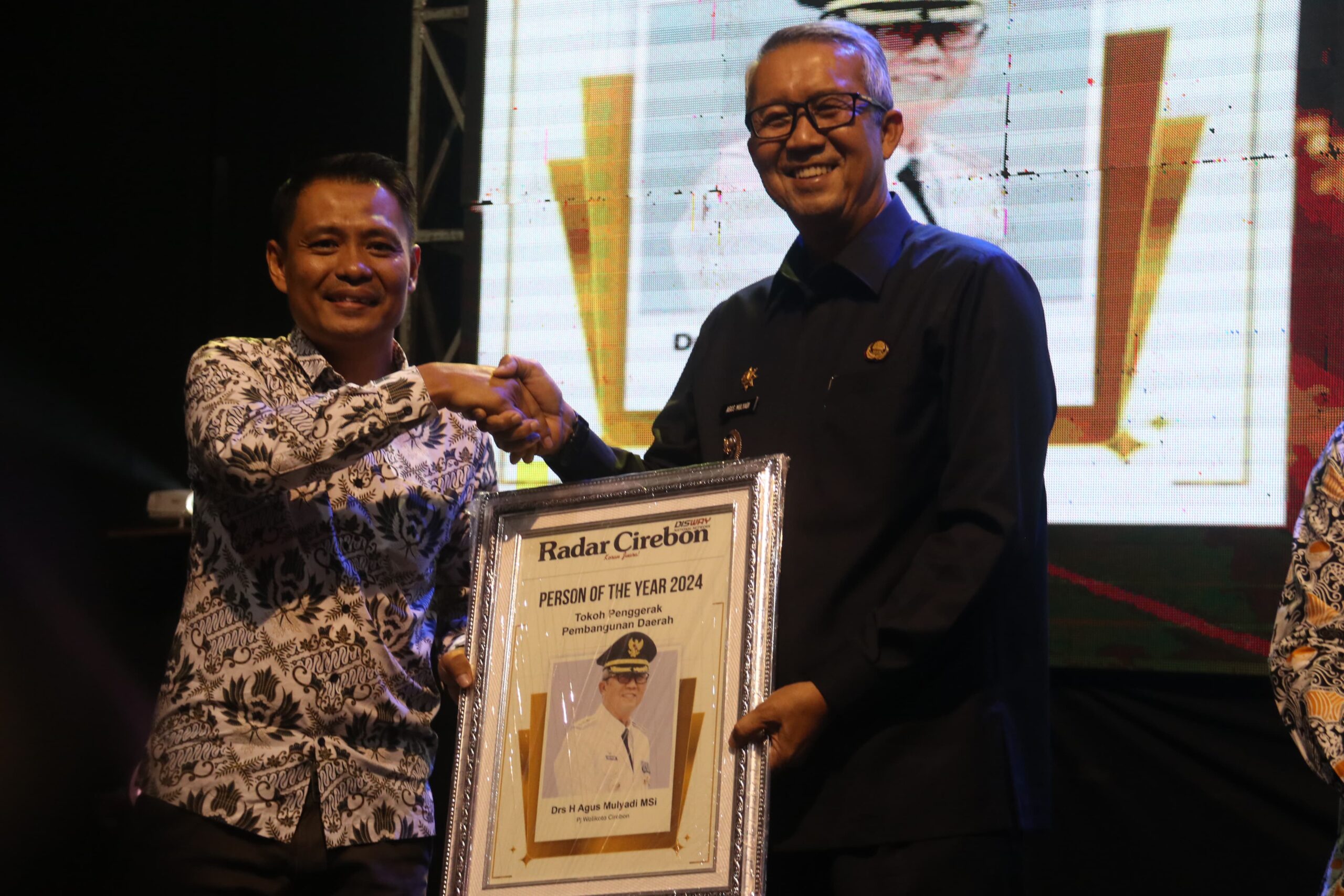 Pj Wali Kota Raih Penghargaan Person of The Year 2024