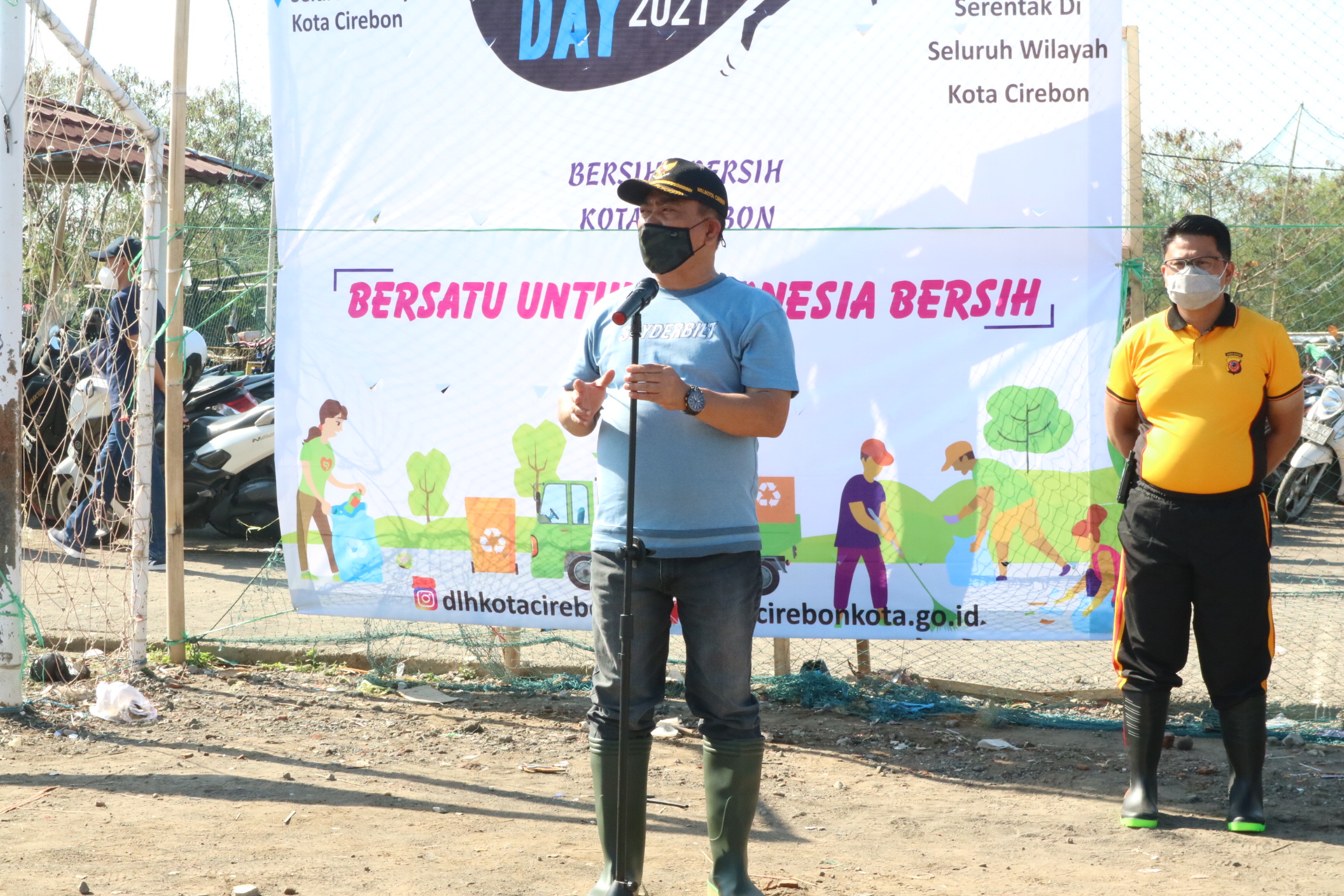Wali Kota Cirebon Ajak Warga Jaga Kebersihan di Pesisir