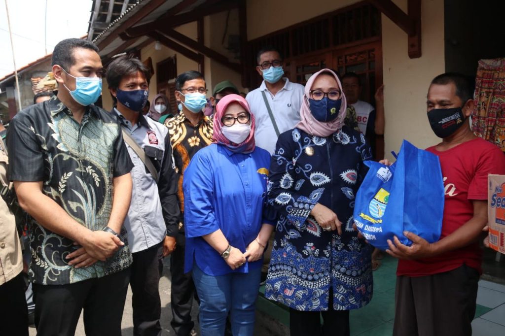 Pemda Kota Cirebon Salurkan Bantuan untuk Korban Puting Beliung di Pulobaru Selatan